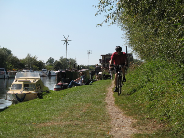 Cycle Route 41 beside Tudor Caravan Park