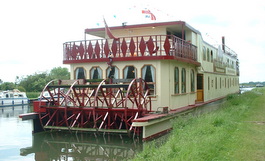Paddle steamer on the canal